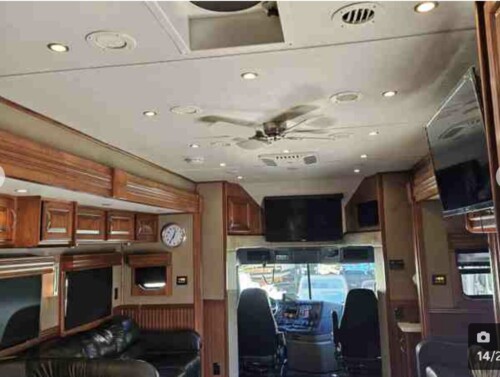 2016 Showhauler 2 Bath Cascadia Coach, 600HP, 13 Speed, 56K Miles, Available Today - Image 11